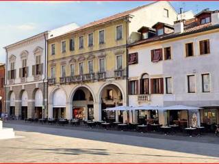 Negozio all'asta a rovigo piazza vittorio emanuele ii, 26