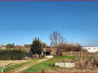 Terreno edificabile all'asta a macerata contrada peschiera