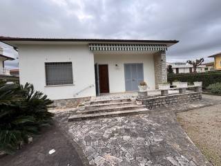 Villa in vendita a camaiore via dante alighieri, 21