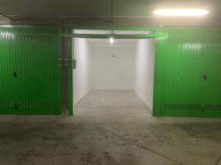 Garage in affitto a torino via envie, 8