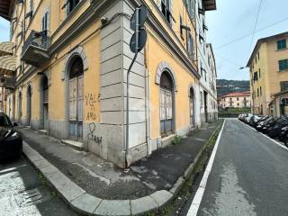 Negozio in vendita a la spezia negozio via della torre bartolomeo, 40