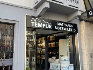 Negozio in affitto a rivoli piazza martiri della libertà, 1
