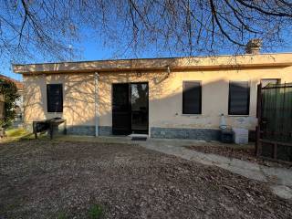 Casa indipendente in affitto a vercelli via prarolo, 70