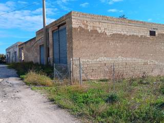 Magazzino in vendita a manfredonia via barletta, 63a