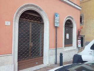 Negozio in affitto a ferentino piazza giuseppe mazzini