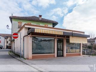 Negozio in vendita a feltre viale farra, 26