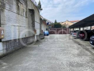 Garage in vendita a trieste via degli apiari, 37