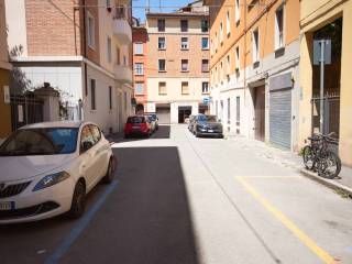 Posto auto in affitto a bologna via de' coltelli