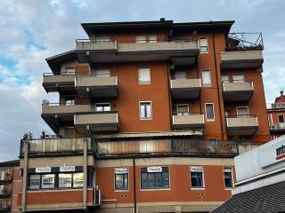 Garage in affitto a verona via edoardo bassini, 5