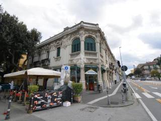 Negozio in vendita a messina piazza duomo, 35