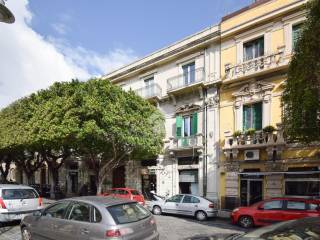 Negozio in affitto a messina negozio via loggia dei mercanti, 16