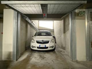 Garage in affitto a sesto fiorentino viale della pace