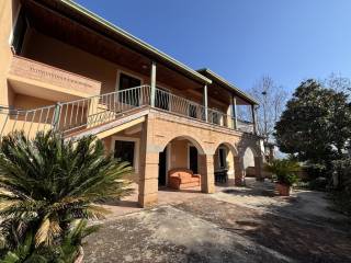 Casa indipendente in vendita ad apice contrada tignano