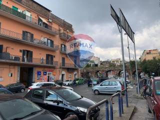 Garage in vendita a napoli via nicola nicolini, 68