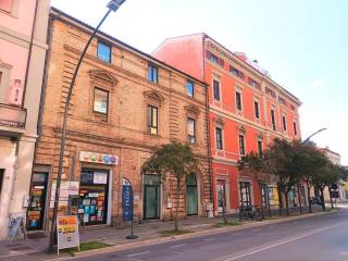 Negozio in vendita a pescara via conte di ruvo, 141