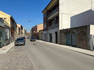 Posto auto in vendita a ferrara via piangipane