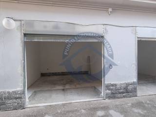 Garage in vendita a san giorgio a cremano via salvatore di giacomo, 10