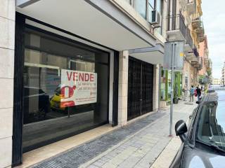 Negozio in vendita a bari via andrea da bari, 101