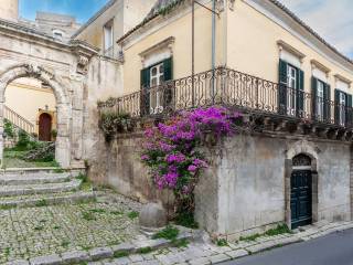 Casa indipendente in vendita a modica corso giuseppe garibaldi