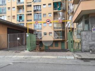 Garage in affitto a torino via eritrea, 35