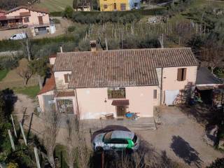 Casa indipendente in vendita a tolentino contrada bura