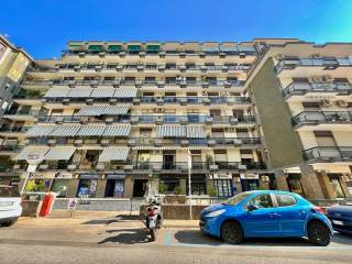 Garage in vendita a napoli via san giacomo dei capri, 38