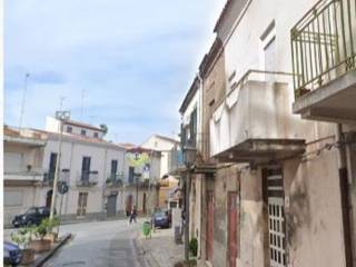 Casa indipendente all'asta a barcellona pozzo di gotto via giuseppe garibaldi, 583