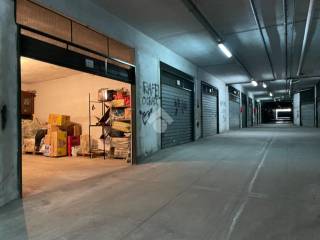 Garage in vendita a mugnano di napoli via eugenio montale, 32