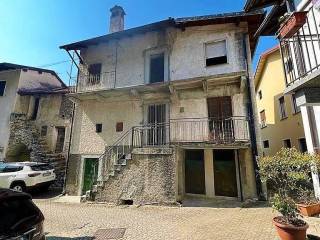 Casa indipendente in vendita a novate mezzola via s.colombano