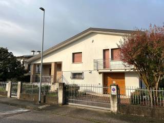 Villa in in vendita da privato a san giorgio di nogaro via p. bonini, 3