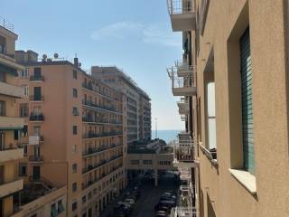 Appartamento in vendita a genova via magnaghi, 5