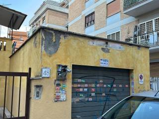 Garage in vendita a roma via degli abeti, 48