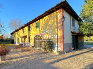 Villa in vendita a prato via delle caserane