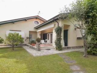 Villa in affitto a forte dei marmi via nazario sauro, 29 a