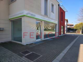 Negozio in vendita a montebelluna via feltrina nord 3