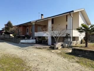 Casa indipendente in vendita a bianzè via giacomo puccini, 16