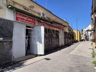 Negozio in affitto a napoli via monte faito