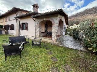 Villa bifamiliare in vendita a rocca di botte sp27a