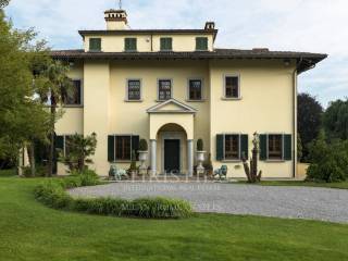 Villa in affitto a carugo via turati