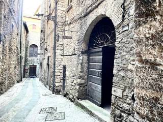 Casa indipendente in vendita a narni piazza dei priori, 11