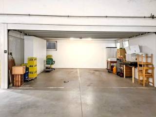 Garage in vendita a postal via volkmar, n. 22