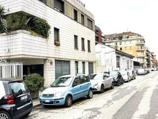 Garage in vendita a milano via antonio fogazzaro, 19