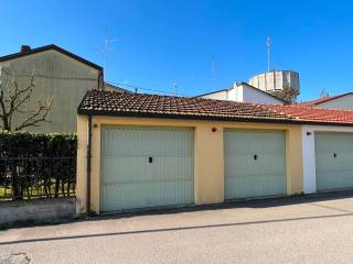 Garage in vendita ad argenta via paolo benati