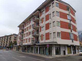 Appartamento in vendita ad aosta corso saint-martin-de-corleans, 79