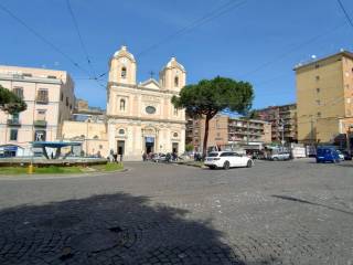 Negozio in vendita a portici via università