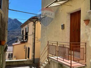 Casa indipendente in vendita a pizzone mazzini, 47