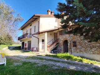 Colonica in vendita a panicale via montali colle san paolo