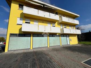 Laboratorio in vendita a rossano veneto via aldo moro, 5