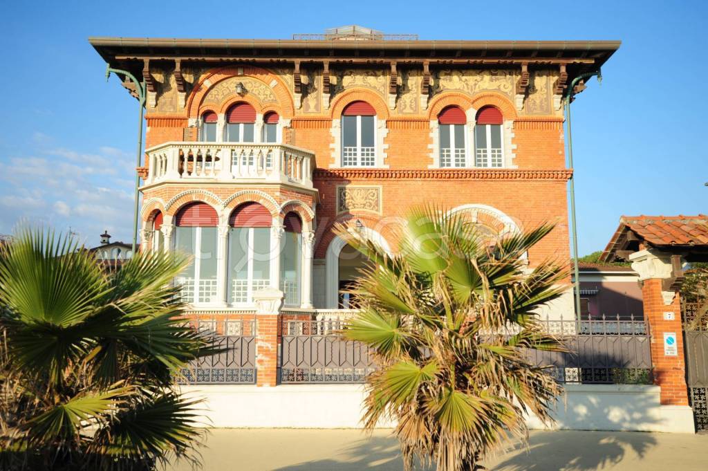 casa indipendente in vendita a Massa in zona Marina di Massa