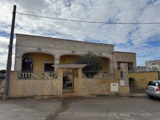 Villa bifamiliare in vendita a ceglie messapica via san paolo della croce, 40